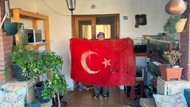 Mehmetçik'in bayrağı Türkiye'ye gönderiliyor