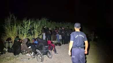 İzmir'de 62 düzensiz göçmen yakalandı