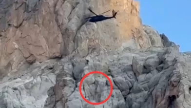 Aladağlar'da uçuruma düşen İngiliz dağcıyı askeri helikopter kurtardı