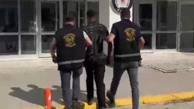 Girdiği dükkanın kapısını sökerek çaldı!