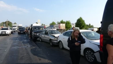 Antalya'da 6 araç birbirine girdi! Çok sayıda yaralı var