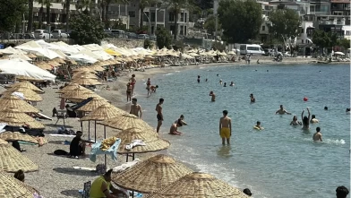 Sıcaktan bunalanlar sahillere akın etti
