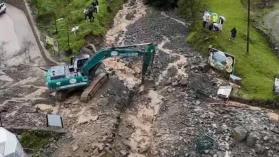 Uzungöl’de taşkın paniği! Turistler mahsur kaldı