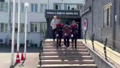 TikTok'ta canlı yayın açan kadını yüzünden bıçakladı!