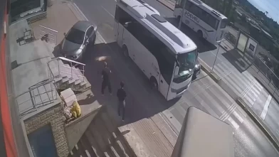 2 kişi saniyelerle kurtuldu