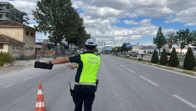 Kırmızı ışık ihlali yapan sürücülere dronlu denetim
