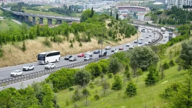 TEM Otoyolu'nda İstanbul yönü trafiğe kapatıldı