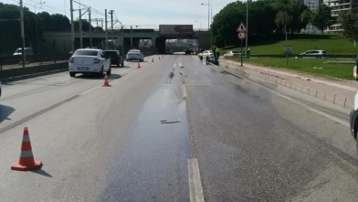 Yolda alarma geçiren görüntü! Dökülen kimyasal trafiği kilitledi