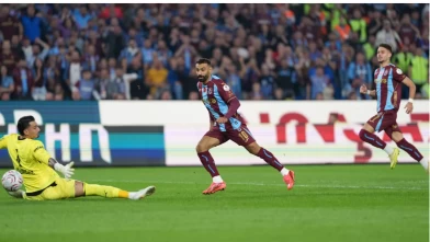 Salah, bordo-mavili formayla ligdeki en etkili başlangıcını yaptı