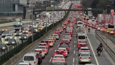 Yağmurun ardından kent genelinde yoğunluk yüzde 71'e ulaştı, Anadolu Yakası kilitlendi!
