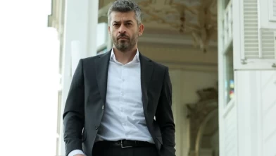 Uzak Şehir'in Enver'i Onur Özaydın kimdir, evli mi? Onur Özaydın dizi ve filmleri neler?