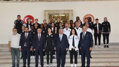 Yüksekova Spor Kulübü’nden MHP'li Feti Yıldız’a anlamlı ziyaret