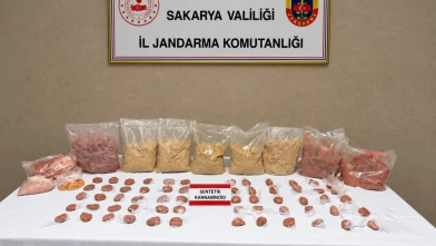 Uyuşturucuyu valiz ve buzdolabına gizlemişler! 2 şüpheli tutuklandı
