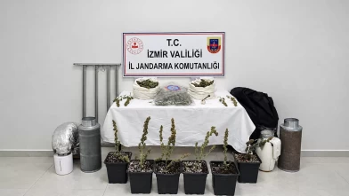 İzmir’de evde uyuşturucu üretimine baskın