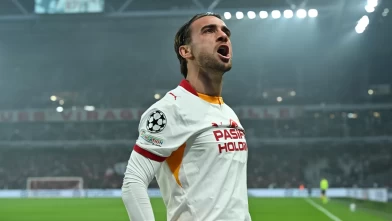 Yunus Akgün, Galatasaray tarihine geçti