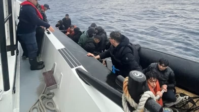 İzmir’de düzensiz göçmen operasyonu: 76 kişi yakalandı