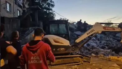 Zonguldak’ta 3 katlı bina çöktü! Enkaz altında kalan kişi için çalışmalar sürüyor
