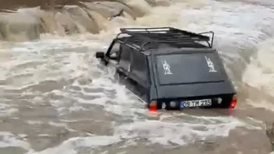 Aydın’da sel felaketi! Otomobil dereye kapıldı, iki kişi ölümden döndü