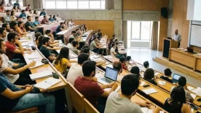 İstanbul'da fırtına üniversiteleri de vurdu