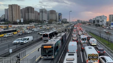 İstanbul'da trafik durma noktasına geldi