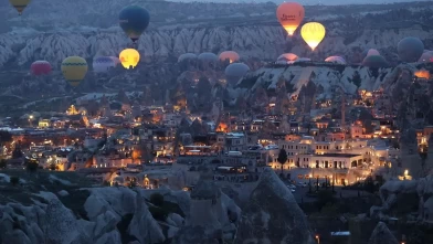 Kapadokya'da yağmur ve rüzgar engeli