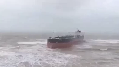 Sarıyer açıklarında sürüklenen gemi karaya oturdu