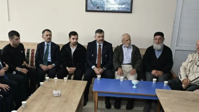 Bakan Çiftçi cuma namazı sonrası vatandaşlarla sohbet etti