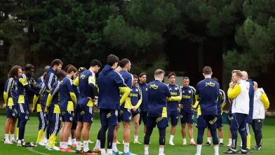 Fenerbahçe, Göztepe maçı hazırlıklarını Dirk Kuyt yönetiminde sürdürdü