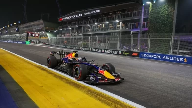 Singapur GP'de kazanan Max Verstappen
