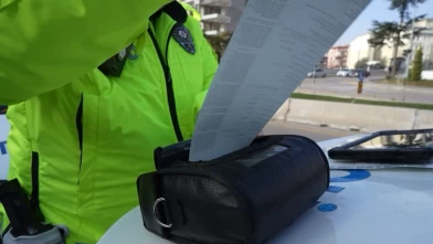 Trafikte uyanıklık yapan sürücü drona yakalandı!