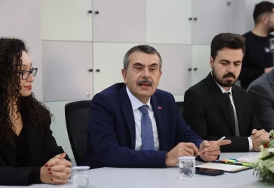 Bakan Tekin: Okullarımızda sadece mesleki değil akademik eğitim de veriyoruz