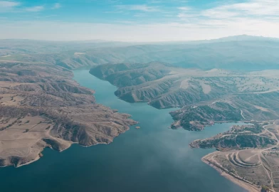 Havadan görüntülendi: Kapulukaya Barajı'nın eşsiz doğal manzarası