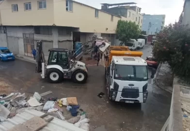 Evden 10 kamyon çöp çıktı