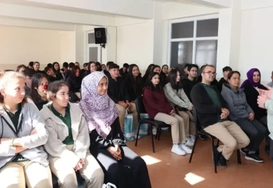 Başkan Önge’den gençlere büyük destek: Kitap, burs ve gençlik meclisi müjdesi