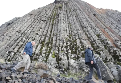 Muş'ta beşgen bazalt kayalıklar ilgi çekiyor
