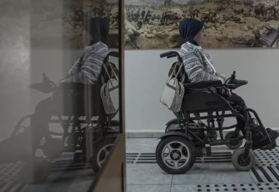 Engel tanımayan azim: 55 yaşında çalışma hayalini gerçekleştiren kadın, başkalarına ışık tutuyor