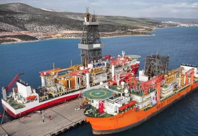 Türkiye'nin yeni sondaj gemileri yan yana