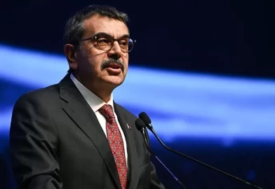 Bakan Tekin duyurdu: Öğrenciler artık sınıfın dışındaki mekanlarda da öğrenebilecek