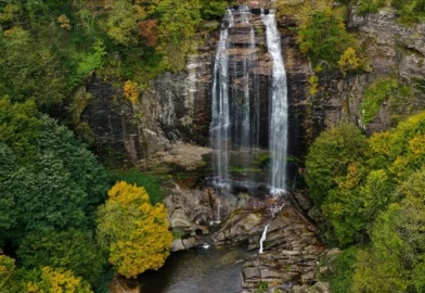 Fay kırığıyla oluşan Suuçtu Şelalesi büyüledi