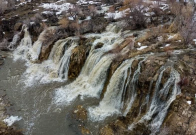 Muradiye Şelalesi hiç bu kadar coşkulu akmamıştı