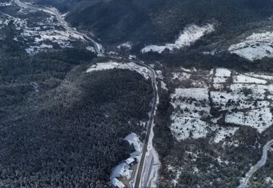 Karabük-Bartın yolunda 1 metrelik kar: O görüntüler nefes kesti