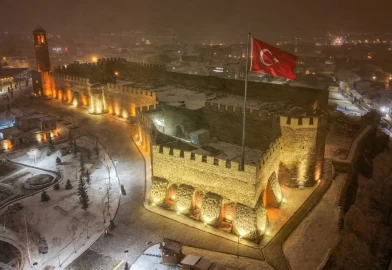 Erzurum’da nisan ortasında kış manzarası