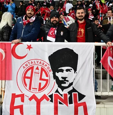 Kosova-Türkiye maçında milli coşku!