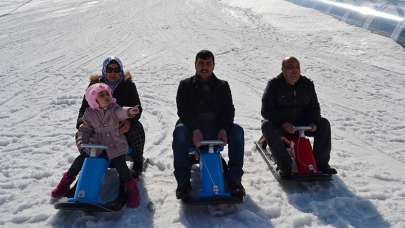 Görme engellilerin kayak keyfi