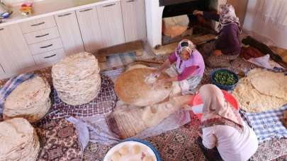 Yarım asırdır imece usulü yufka yapıyorlar