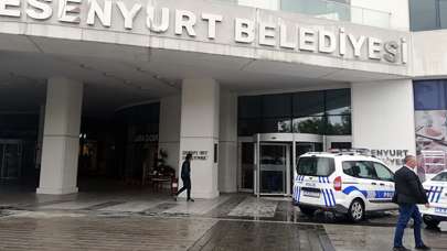 Esenyurt Belediye binasında bıçaklı intihar girişimi