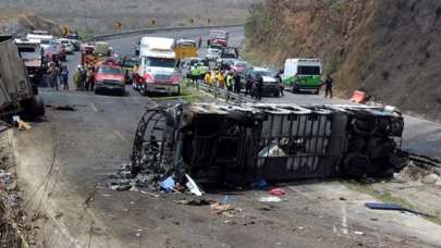O ülke şokta! Turistleri taşıyan otobüs kaza yaptı; Çok sayıda ölü var
