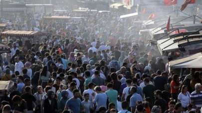 Oraya akın ettiler! Kalabalıklar caddelere taştı