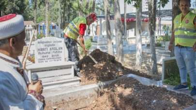 Cansız mankenler İslami göre defnedildi