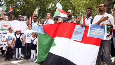 Sudanlılardan darbe protestosu